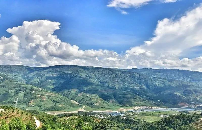厚植綠色根基、建設美麗云南，云南省堅定踐行綠水青山就是金山銀山理念